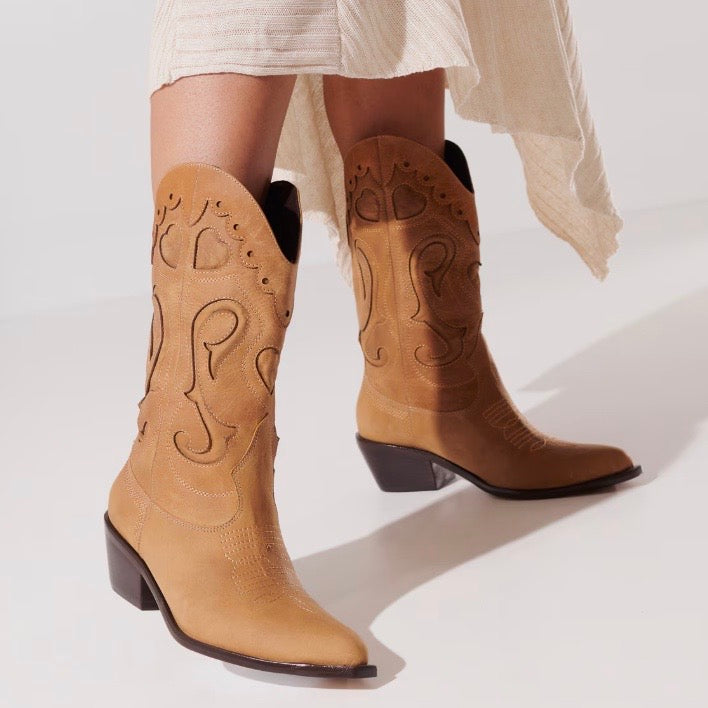 BOTA COWBOY BORDADA EM COURO ESTONADO MARROM AMARULA