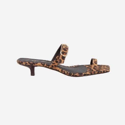 MULE EM COURO ANIMAL PRINT E SALTO KITTEN HEEL