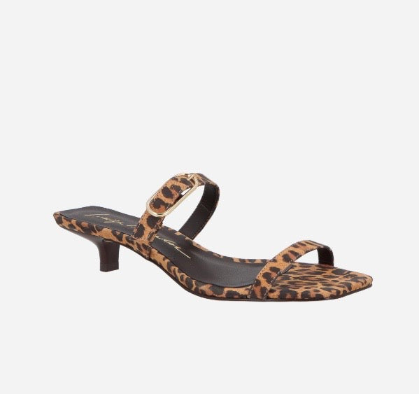 MULE EM COURO ANIMAL PRINT E SALTO KITTEN HEEL