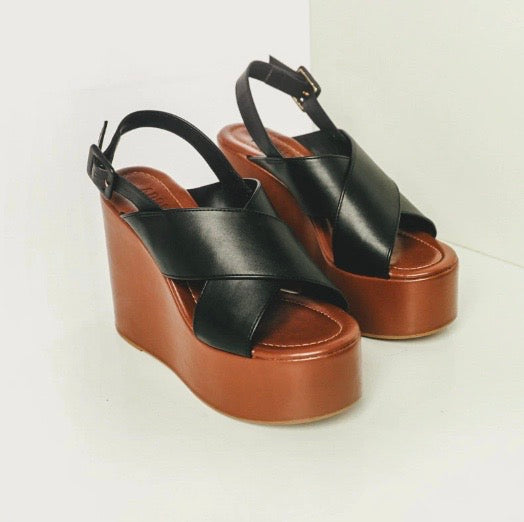 Sandália Wedge Criss – Plataforma Alta com Tiras Cruzadas - Ultimas Unidades em Promoçao