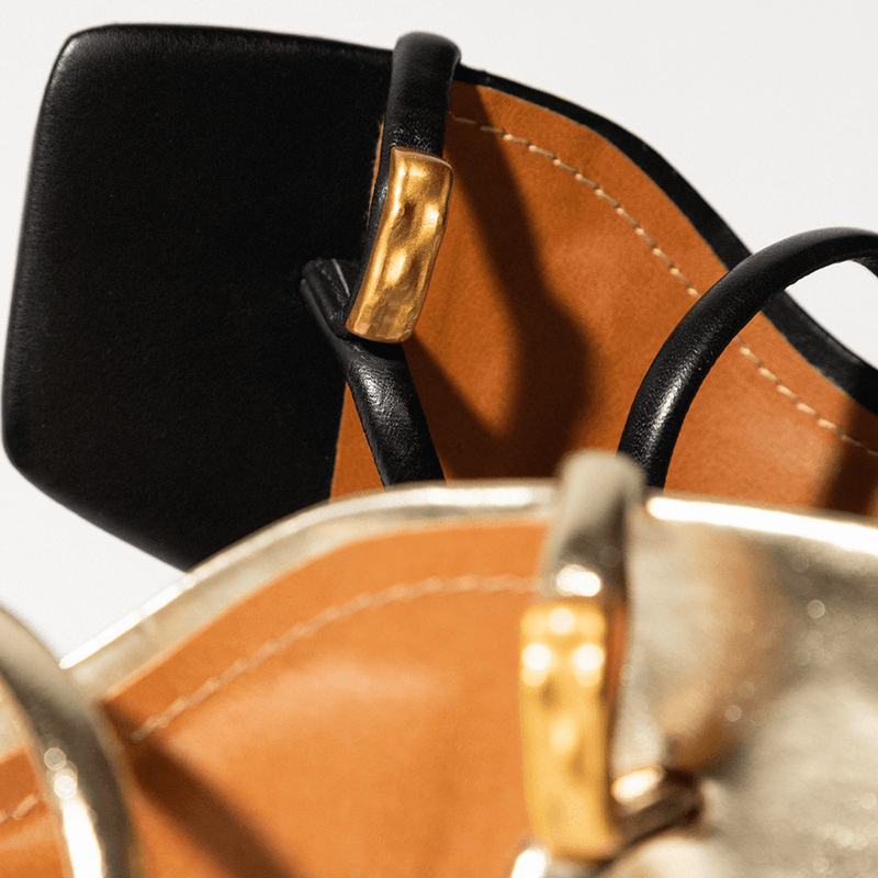 Sandália Elegance Metal – Salto Bloco e Tiras Finas com Detalhe Dourado